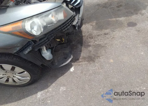 2011 Honda Accord 2.4 Lx z USA, uszkodzony, nr VIN 1HGCP2F34BA125054